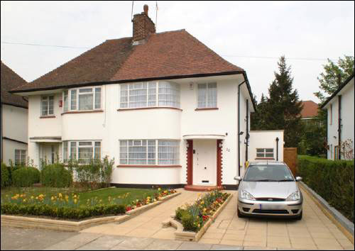 22 Howard Walk